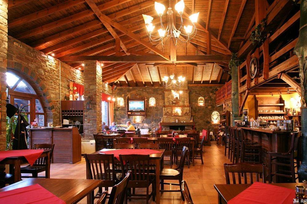 بحيرة كيركيني Morfi Hotel المظهر الخارجي الصورة